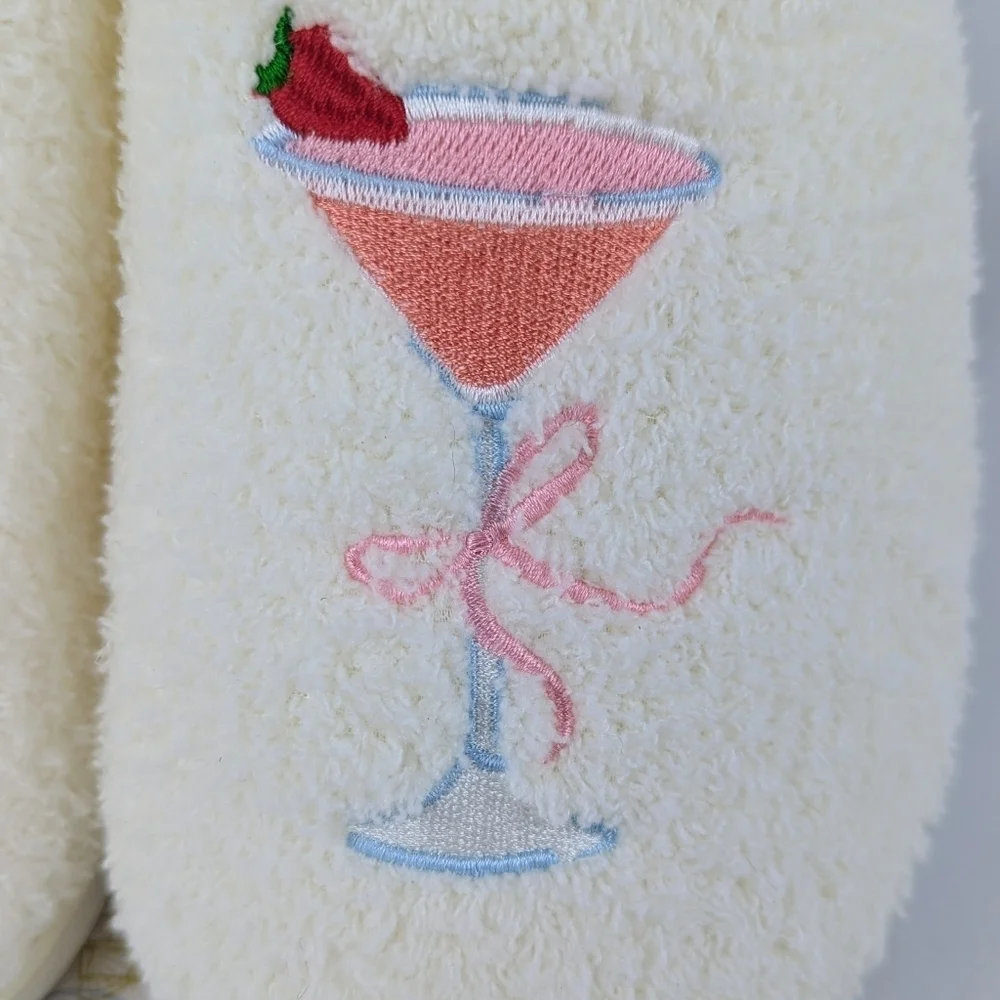 Slipper Strawberry Cosmopolitan Embroider Fleece Memory Foam Slip On L(9/10) NWT - Picture 2 of 14